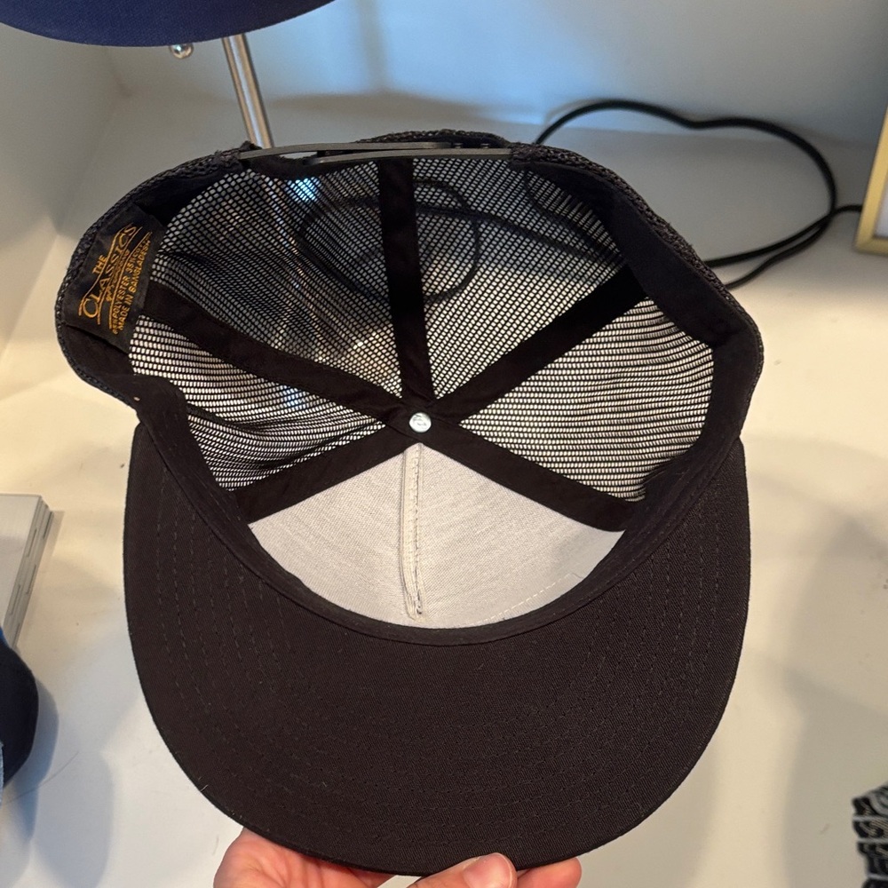 DIRTY Black Mesh SnapBack Cap dirty bills NWT never worn - Picture 3 of 5